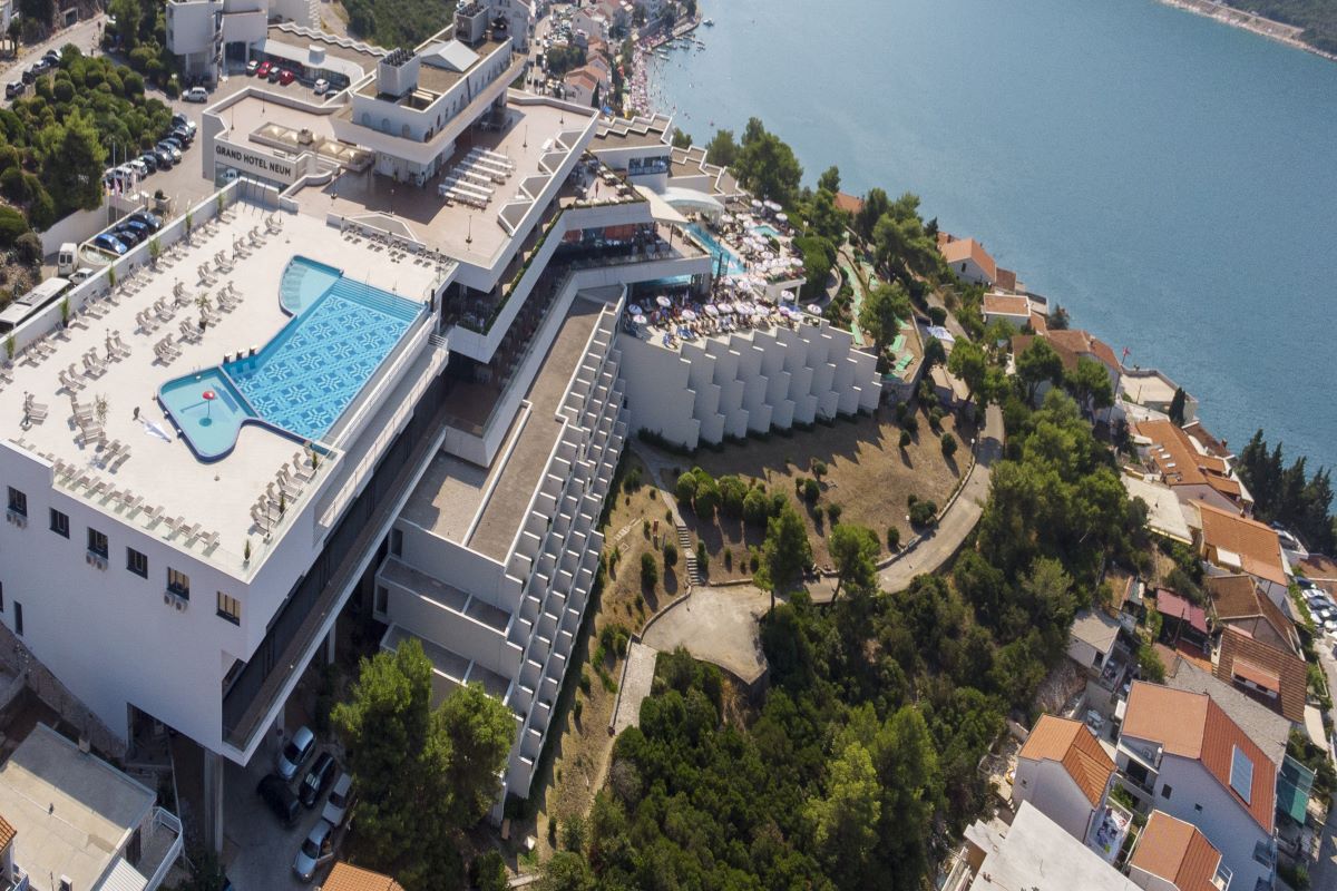 GRAND NEUM z noclegami tranzytowymi