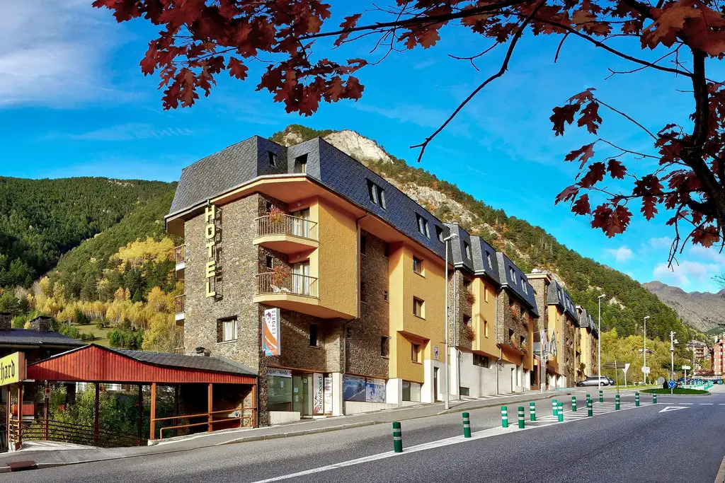 Andora - snowboard w Pirenejach - wylot z Warszawy