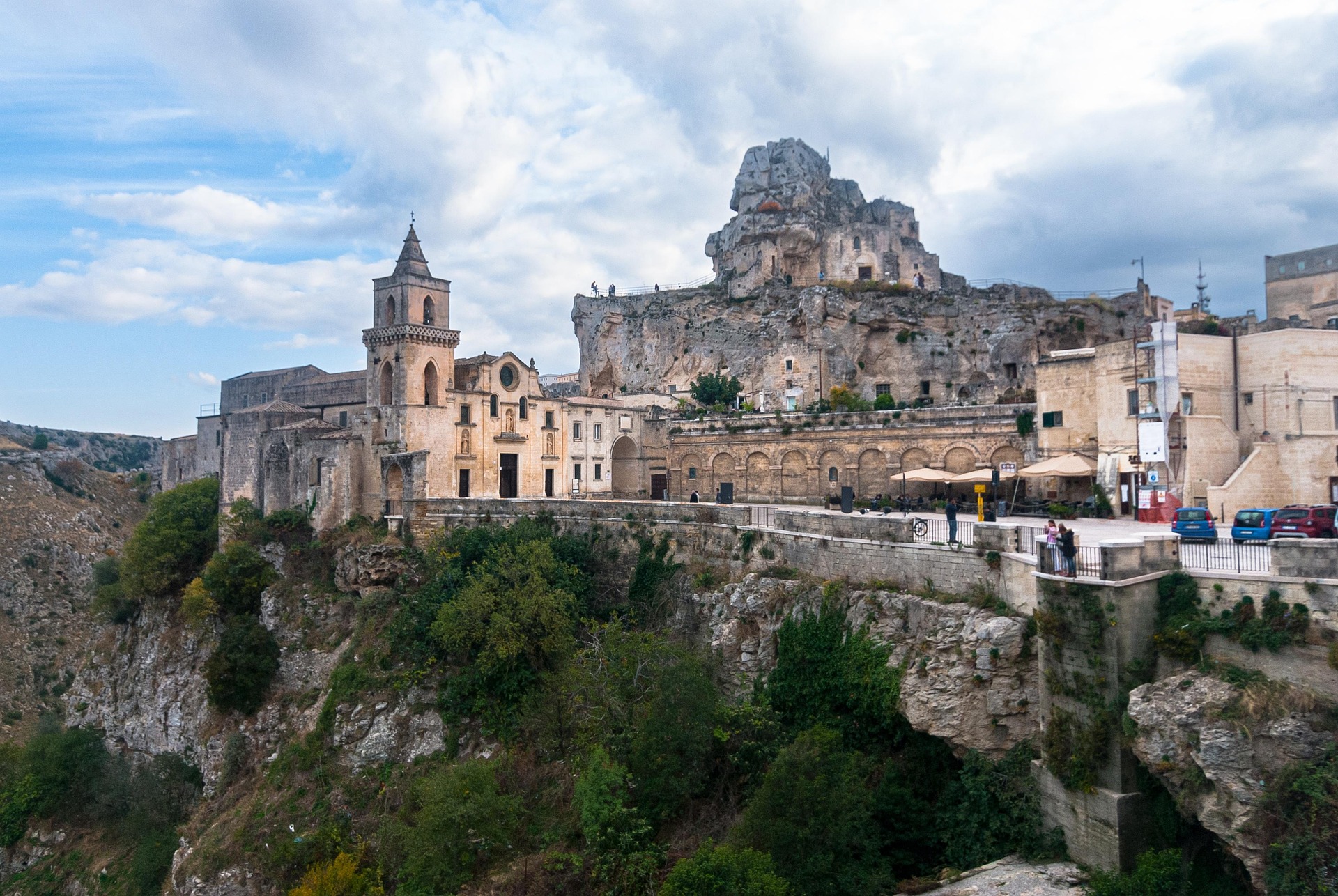 Apulia rowerem - wybrzeże Adriatyku po obcasie włoskiego buta, historyczne białe domki UNESCO