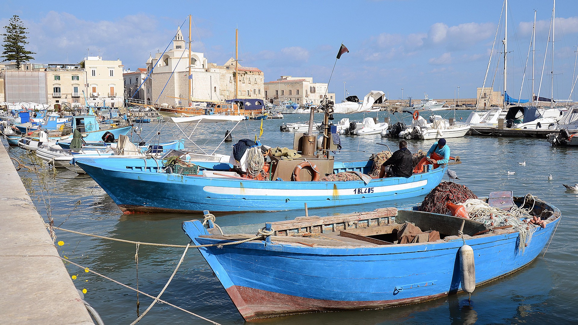 Apulia rowerem - wybrzeże Adriatyku po obcasie włoskiego buta, historyczne białe domki UNESCO